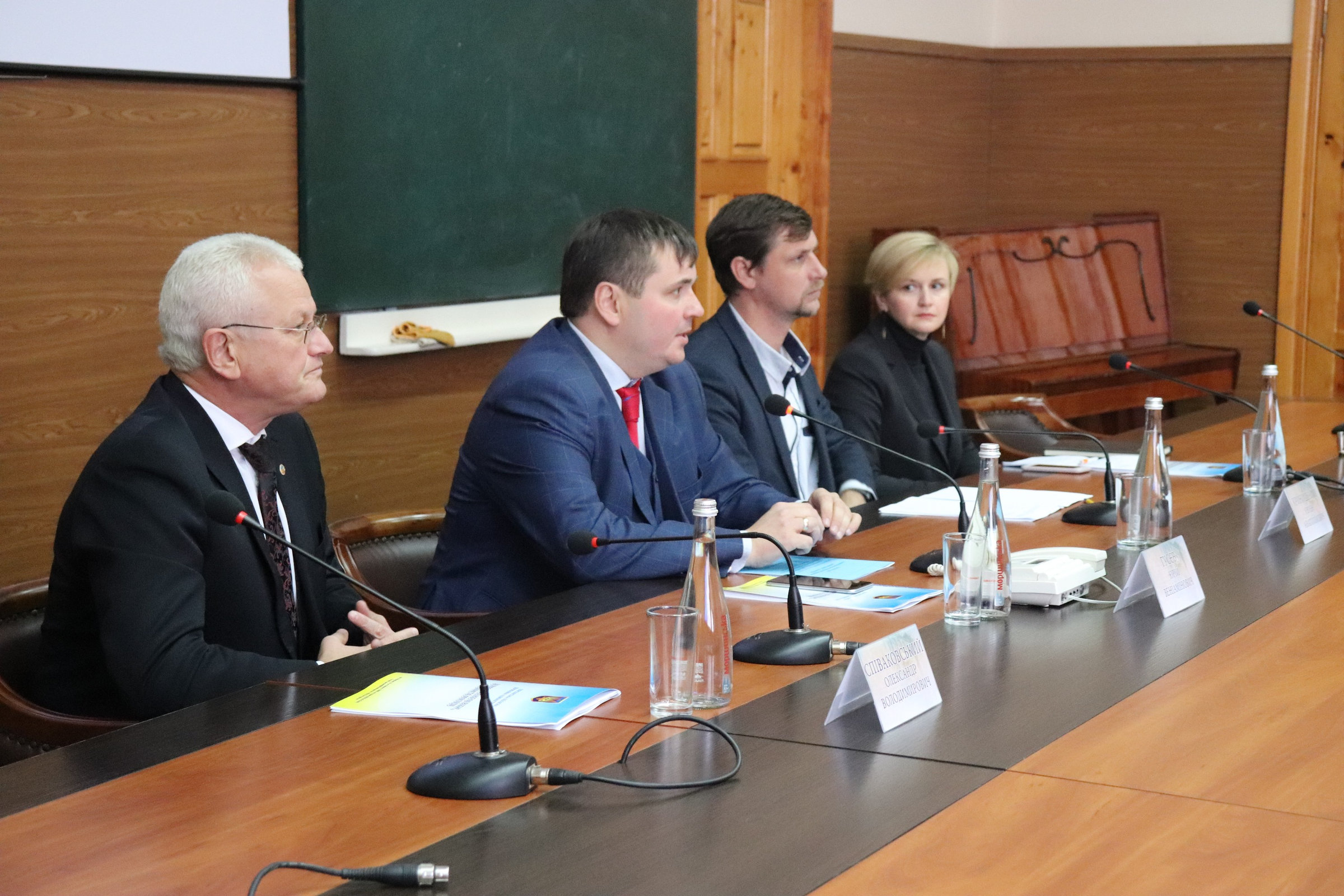 Представники влади, освіти та громад обговорили перші результати програми «Розвиток людського капіталу» на Херсонщині