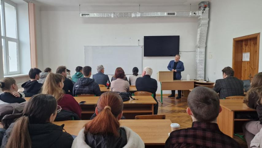 Математика як універсальна мова науки: гостьова лекція професора Андрія Загороднюка