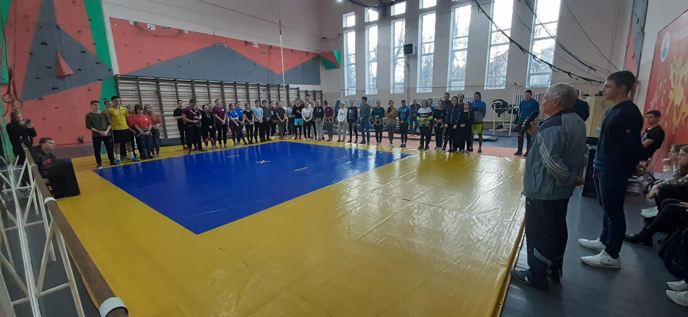 Серед студентів вибрали кращих зі скелелазіння