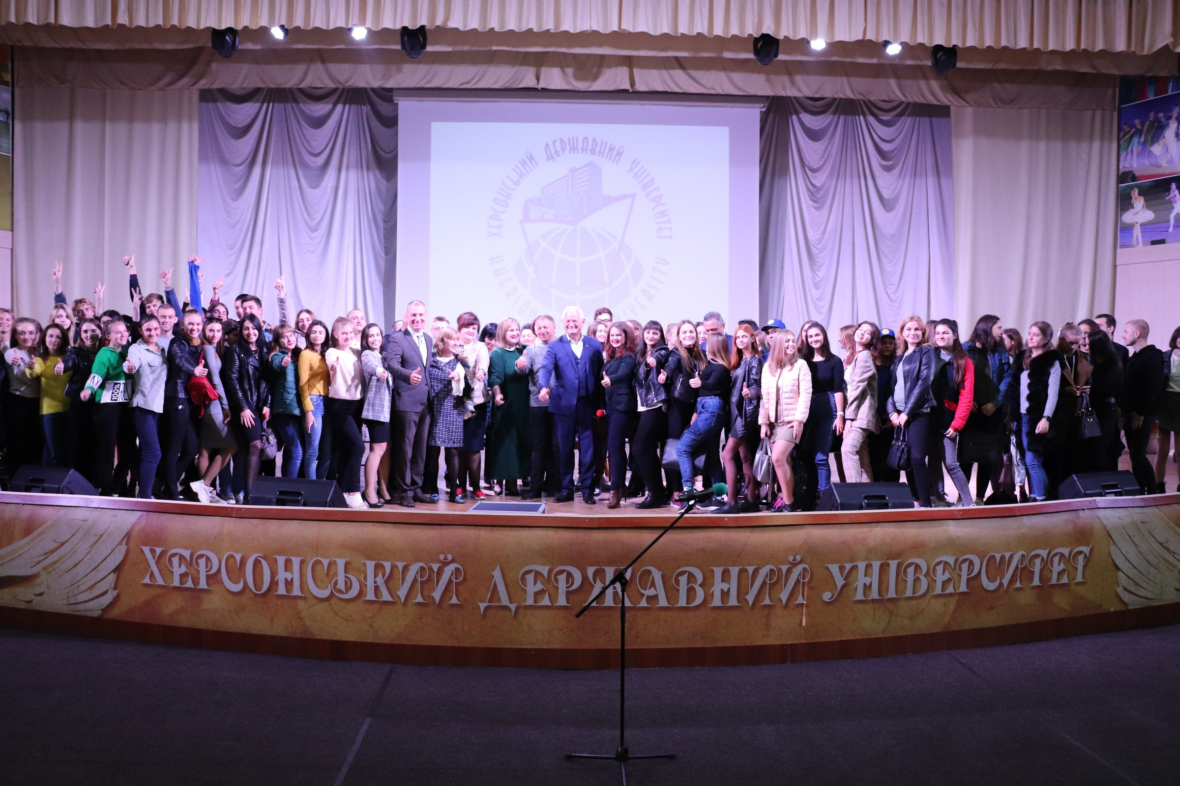Молодь ХДУ спілкувалася з керівництвом вишу у форматі відкритого мікрофона