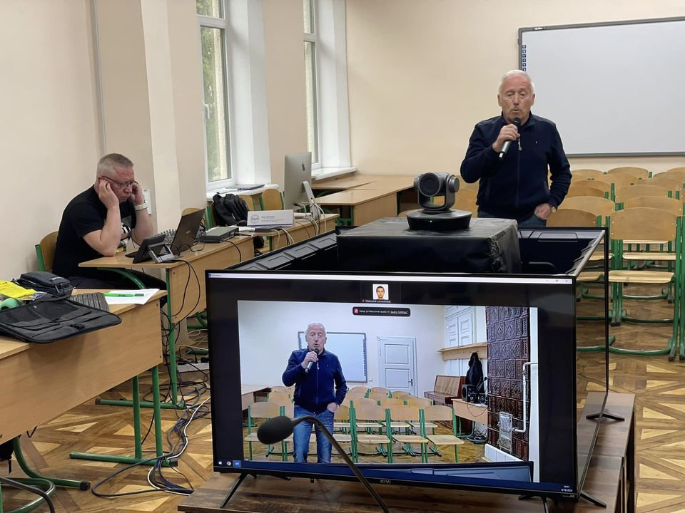 Останні приготування до презентації видання «Херсонські есеї: жити, щоб перемагати!»
