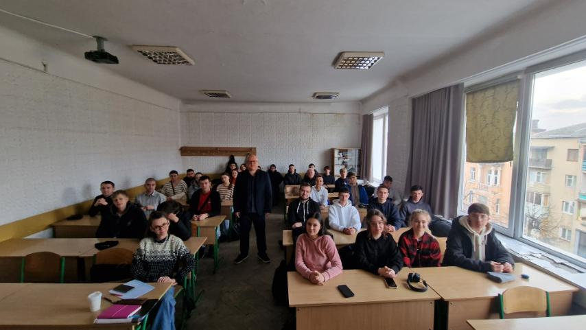 «10 заповідей у цифрову епоху»: лекція, яка об’єднала університети, покоління й погляди
