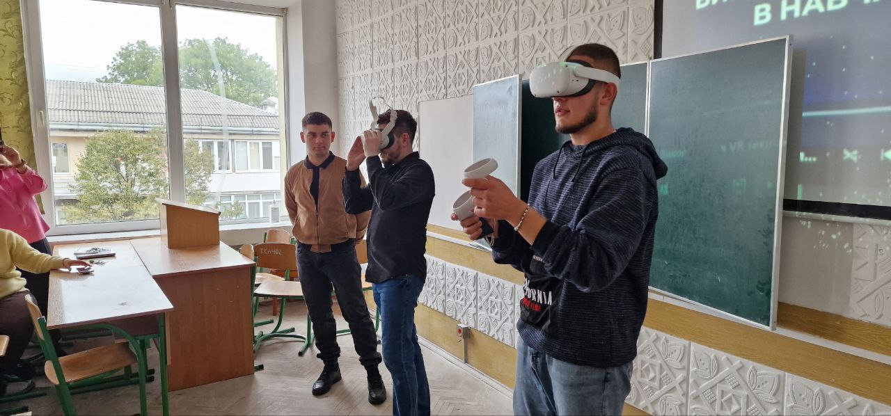 VR-технології у навчанні: студенти ХДУ відвідали лекцію-практикум