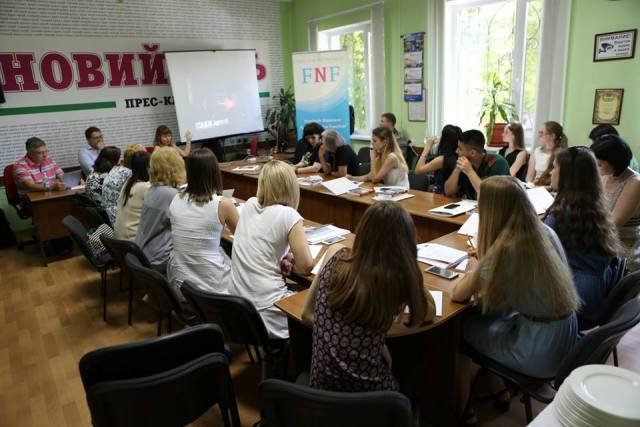 21-22 червня викладачі й студенти факультету філології та журналістики взяли участь у семі…