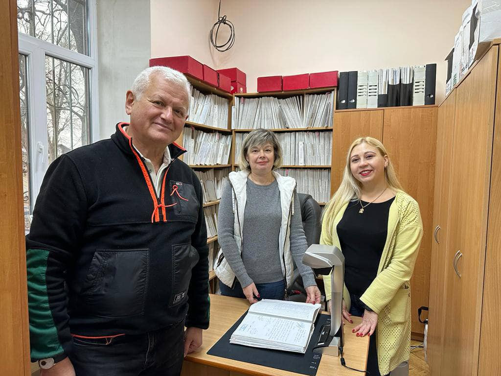 ХДУ отримав цифровий сканер від Університету Кент