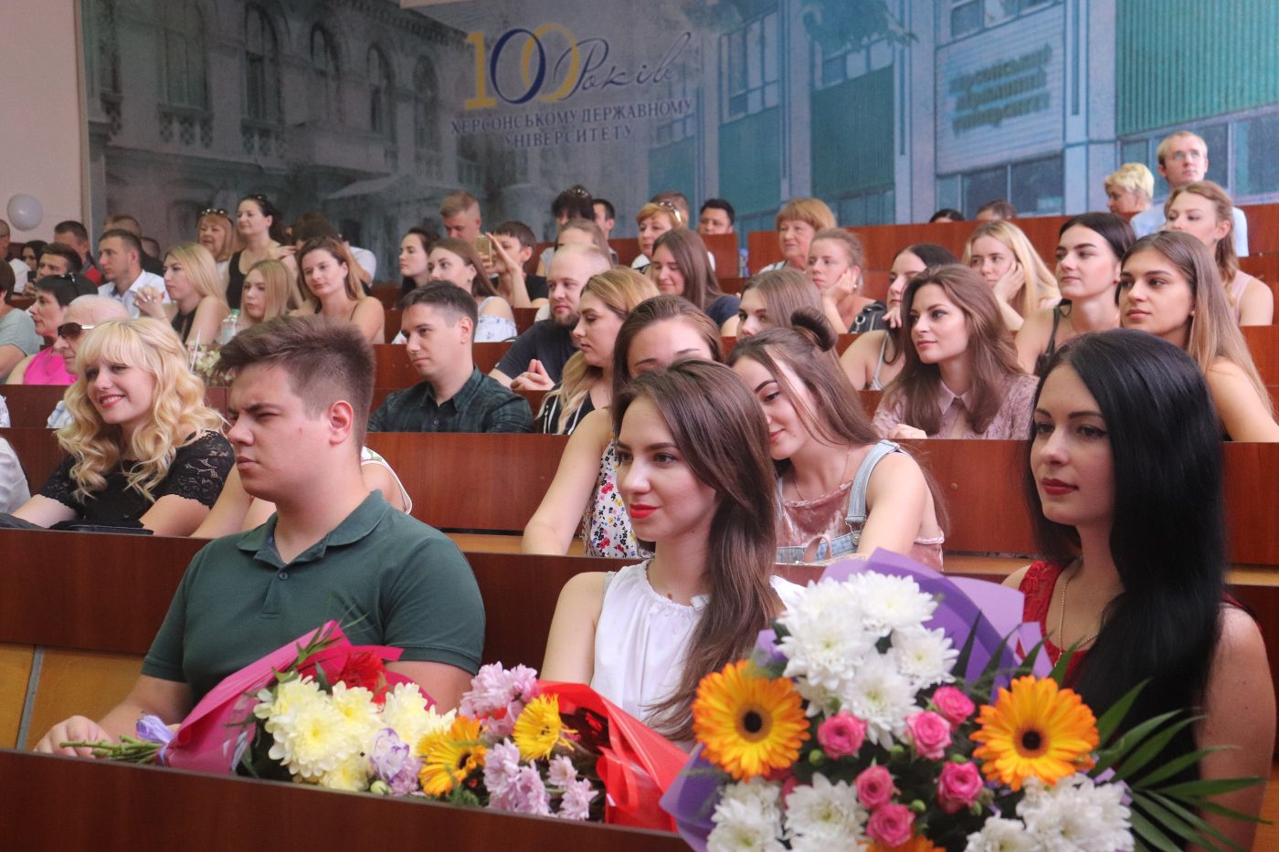 Студенти факультету української філології та журналістики ХДУ тепер дипломовані фахівці