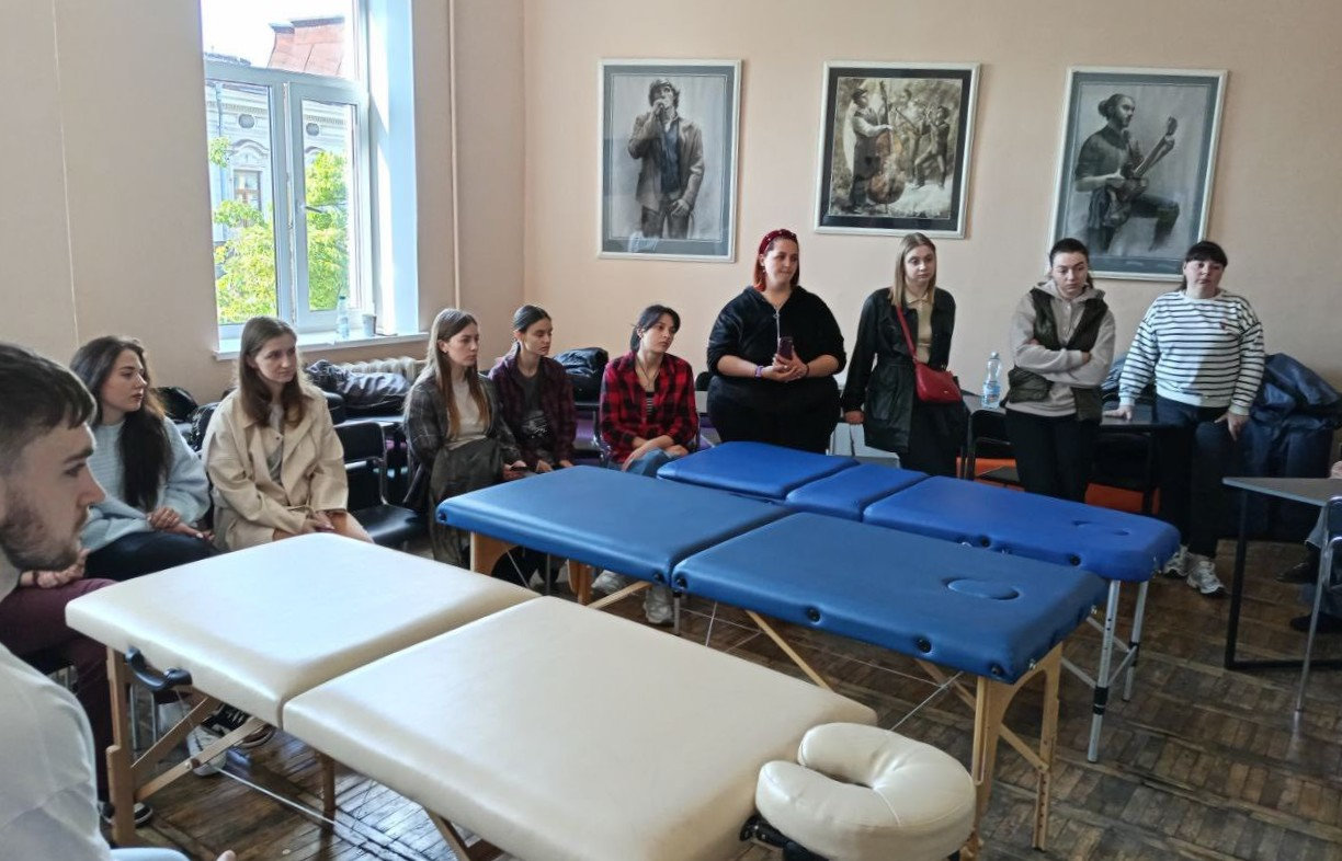 Магістранти ХДУ відвідали майстер-клас з фізичної терапії