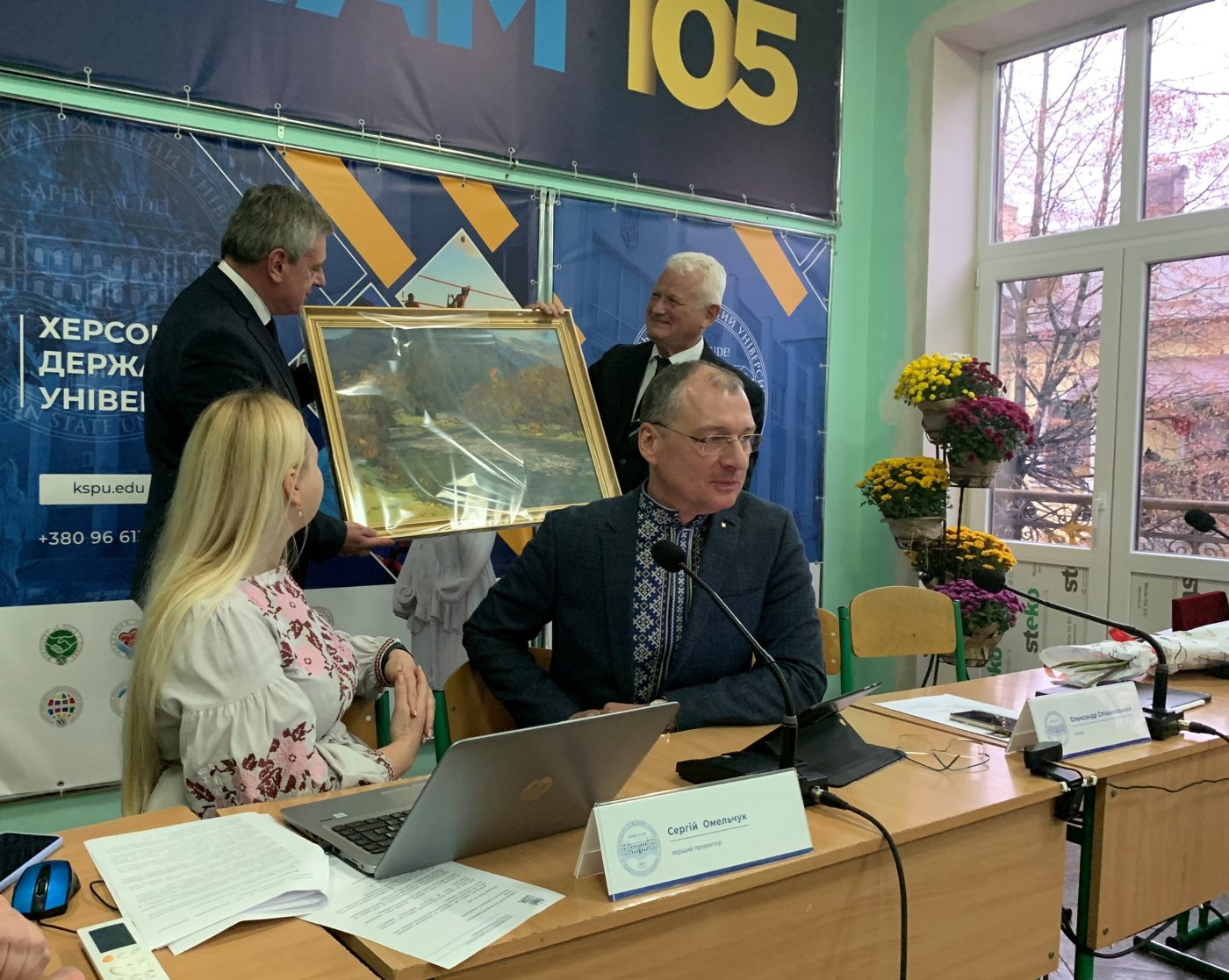 ХДУ отримав символічний подарунок від колег з Прикарпаття