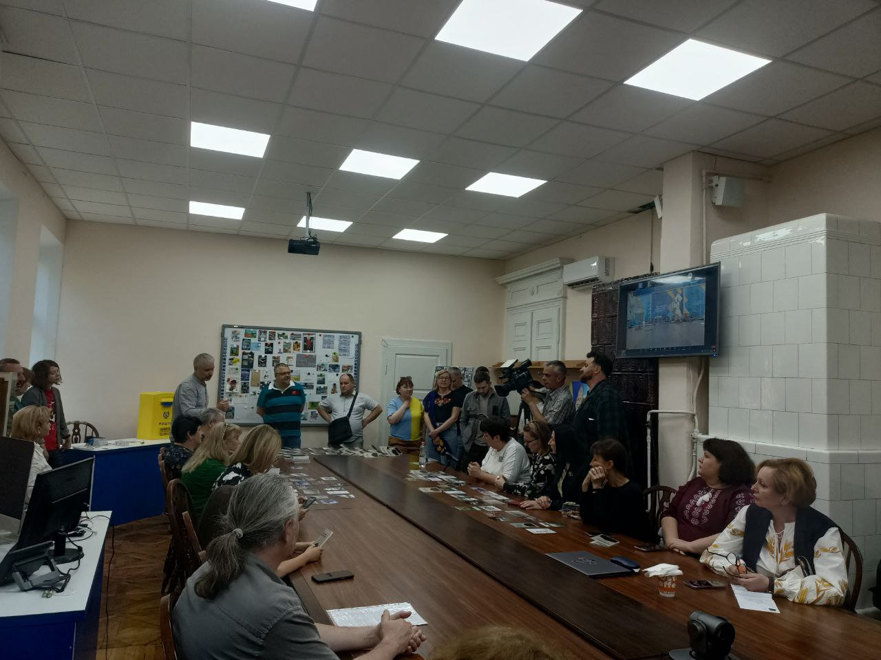 «Херсон звідусіль»: у івано-франківському офісі ХДУ херсонці відправляли поштові листівки