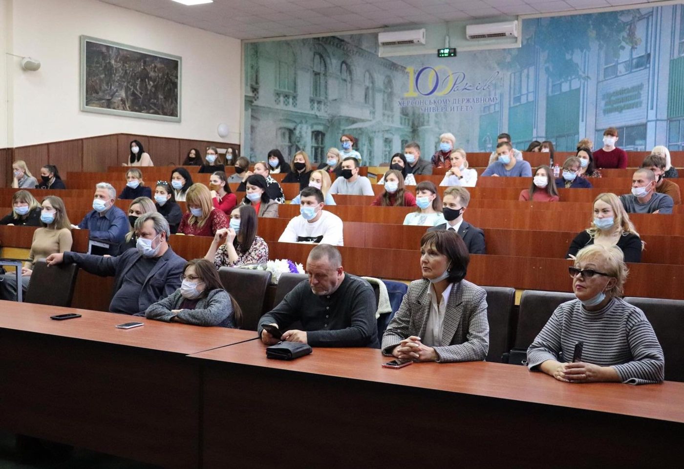 Молодим науковцям ХДУ вручили посвідчення аспірантів Сьогодні, 7 жовтня, у Херсонському де…