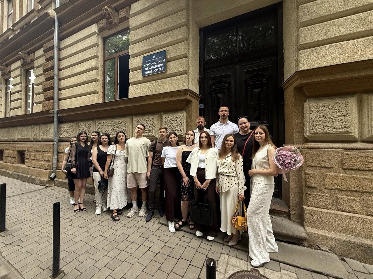 Урочисте вручення дипломів бакалаврам Херсонського державного університету.