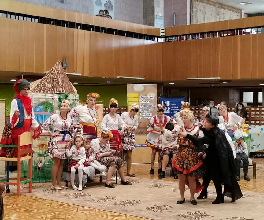Викладачі та студенти ХДУ відвідали виставу інклюзивного театру «Звичайна роль — особливий актор»
