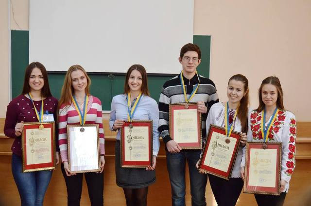 Кафедра соціальних комунікацій щиро вітає студентку 3 курсу спеціальності "Журналістика" А…