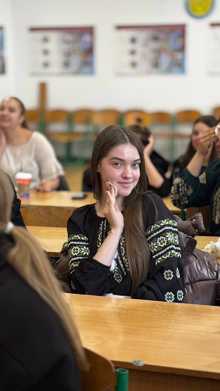 Самомасаж обличчя: техніки, переваги та психологічний аспект