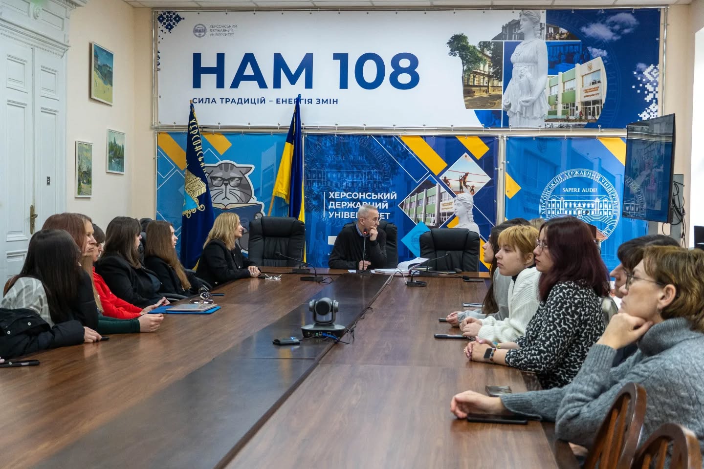 Студентський парламент ХДУ долучився до презентації книги «Херсонці 2022–2025»
