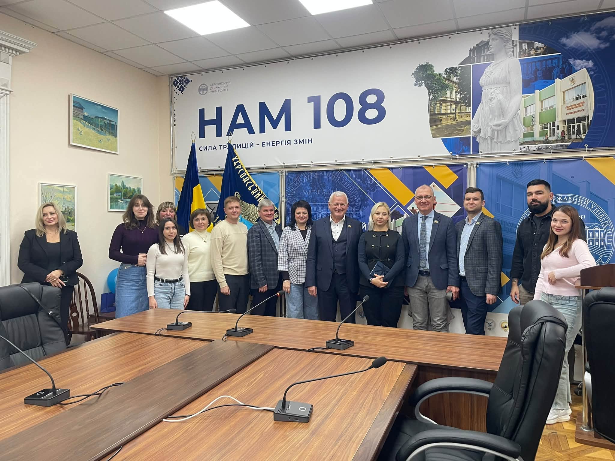 ХДУ поділився досвідом цифровізації та релокації з командою Глухівського університету